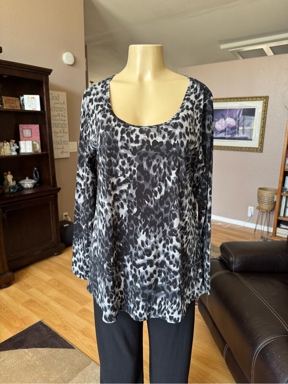 Lularoe black & gray animal print scoop neck tunic-size XL - Picture 5 of 9